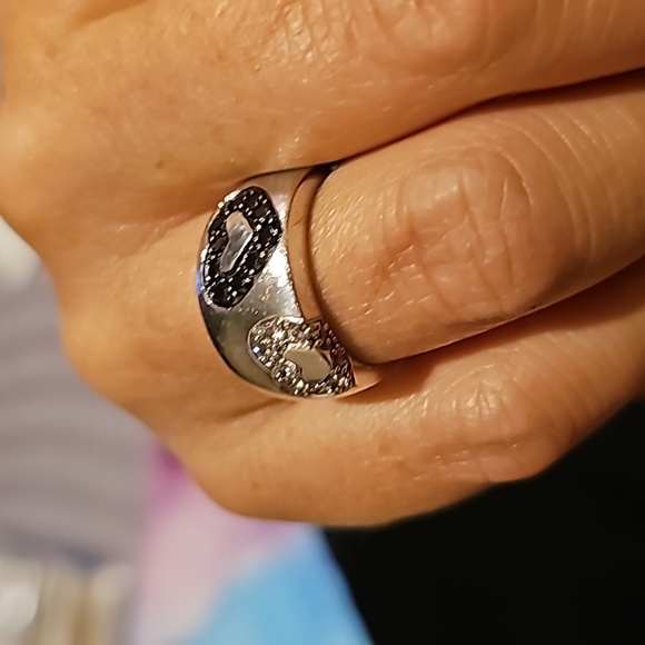 Sterling Silver 925 with white and black Diamond CZs? Size 6.58.14 grams